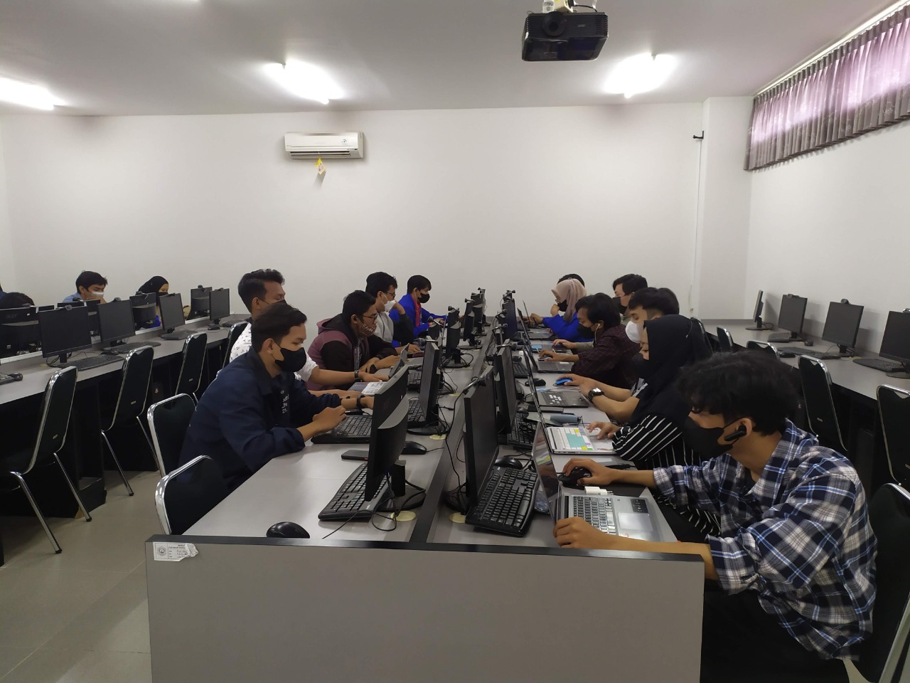 25 Mahasiswa Poltek Harber Ikuti Sertifikasi Internasional Huawei